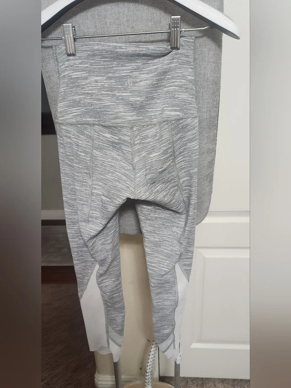 Lululemon Crop Legging Black Gray & White Size 4